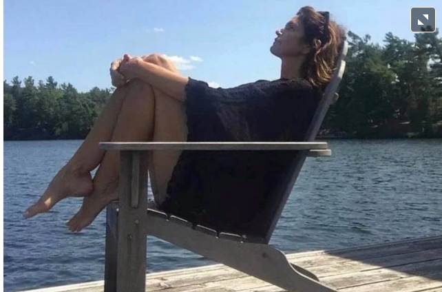 Cindy Crawford posted a challenging photo, fans in disbelief