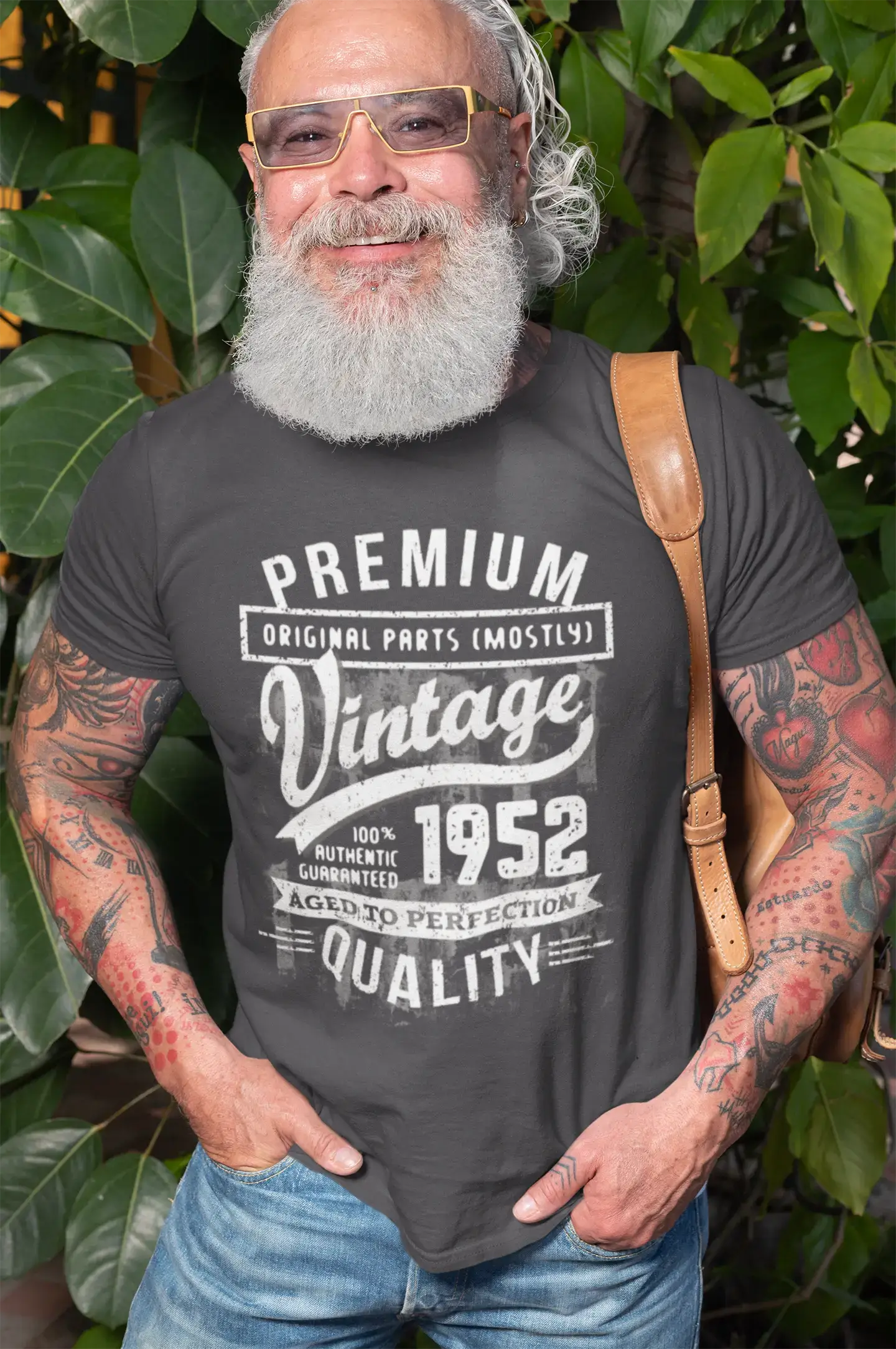 ULTRABASIC - Graphic Men's 1952 Aged to Perfection Birthday Gift T-Shirt