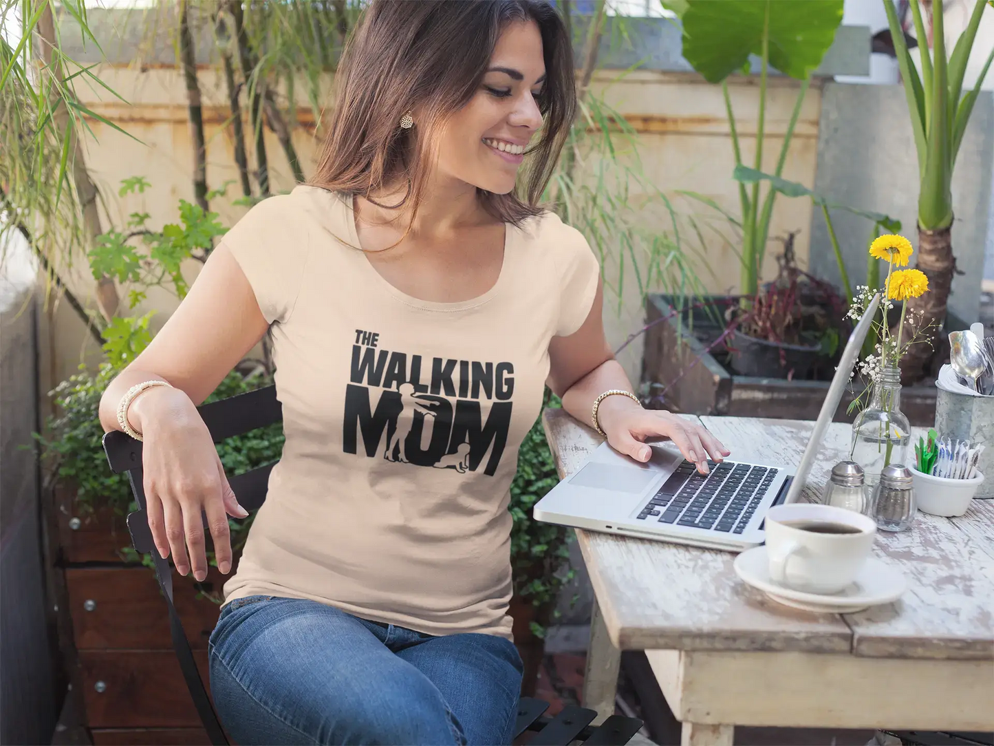 Ultrabasic - Femme Graphique Walking Mom T-Shirt Action de Grâces Xmas Cadeau Idées Tee