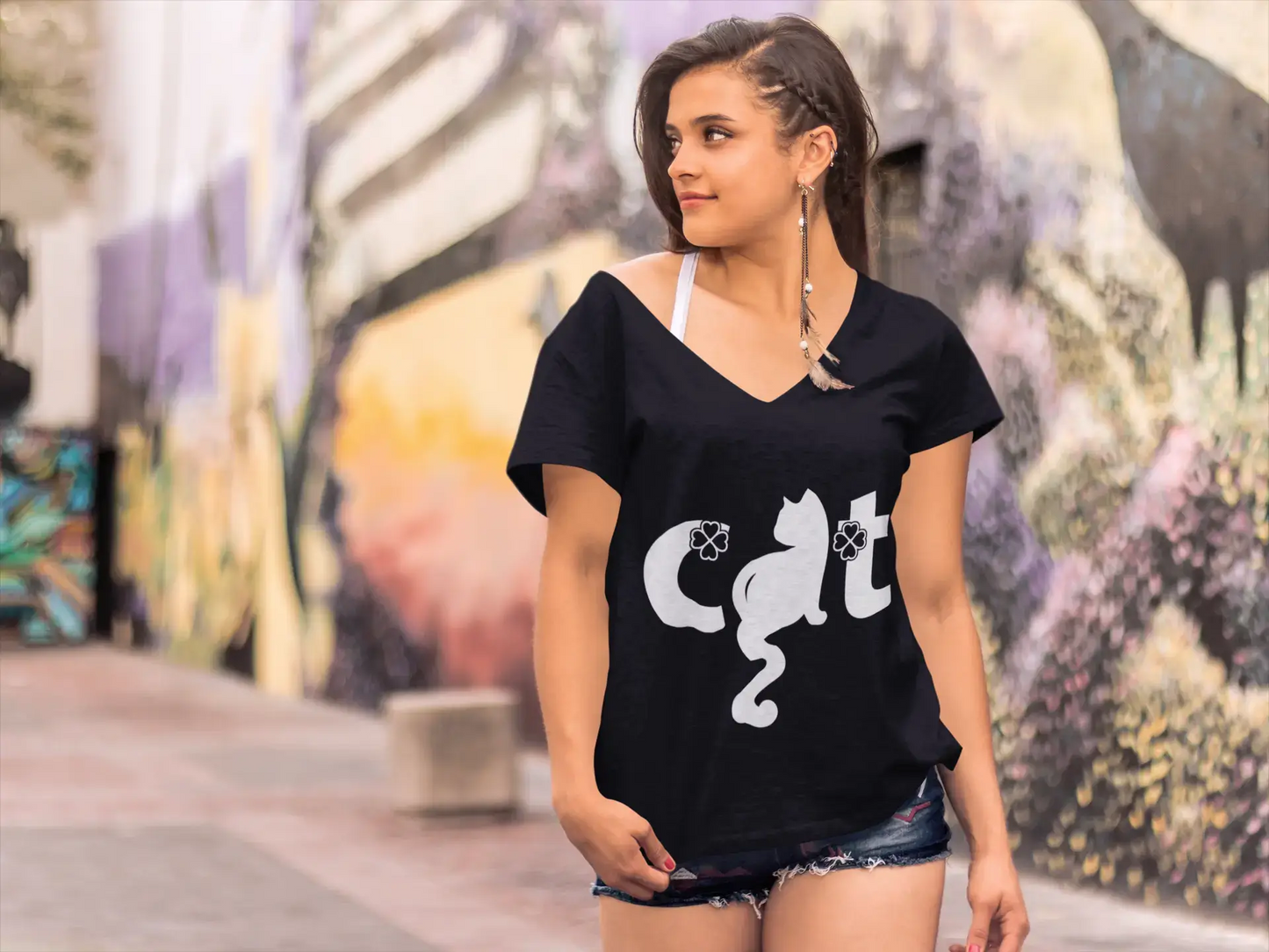 ULTRABASIC Women's T-Shirt Lucky Cat Shamrock - Funny Kitten Shirt for Cat Lovers