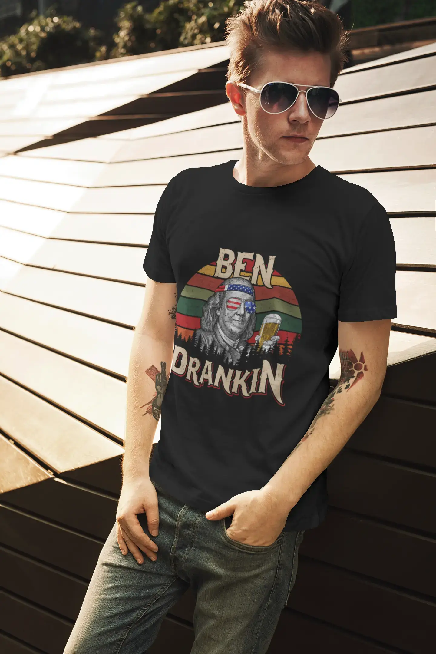 ULTRABASIC Men's T-Shirt Ben Drankin American Flag - Retro Sunset Beer Lover Tee Shirt